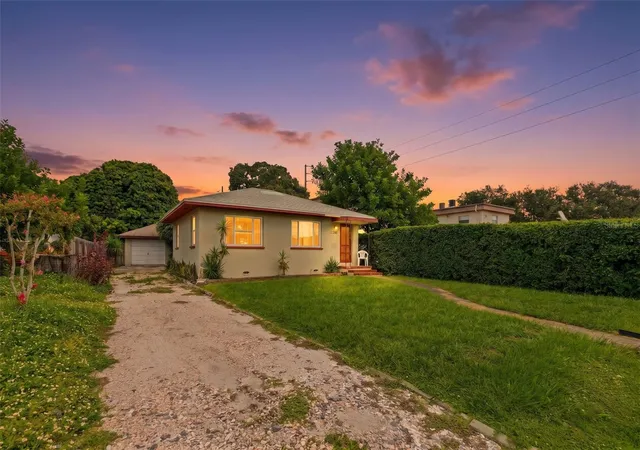 1st image of 2221 13th Ave N, Saint Petersburg, FL 33713 | MLS# TB8541036