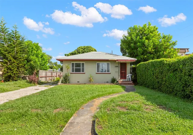 2nd image of 2221 13th Ave N, Saint Petersburg, FL 33713 | MLS# TB8541036
