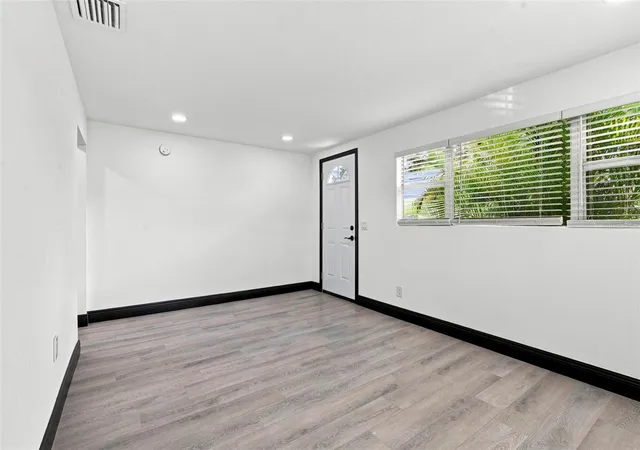 4th image of 3611 3Rd Ave S, St Petersburg, FL 33711 | MLS# TB8541037
