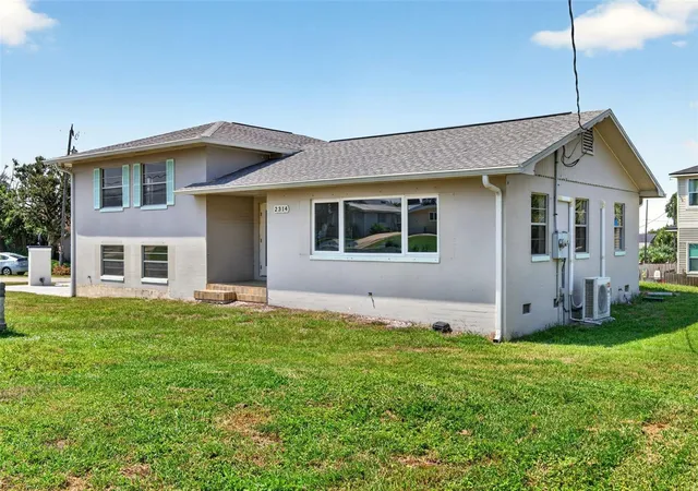 Photo 1 of Single family home for sale at 2314 S Peninsula Dr, Daytona Beach, FL 32118 | MLS# V4950857 | Listing updated on 2026-10-03