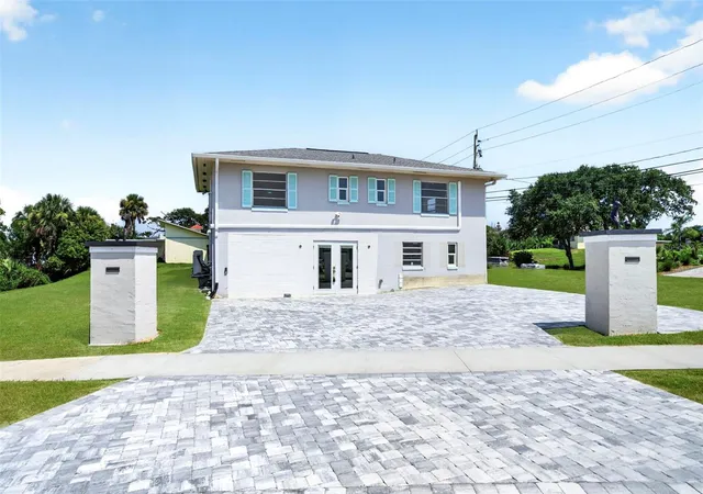 Photo 4 of Single family home for sale at 2314 S Peninsula Dr, Daytona Beach, FL 32118 | MLS# V4950857 | Listing updated on 2026-10-03