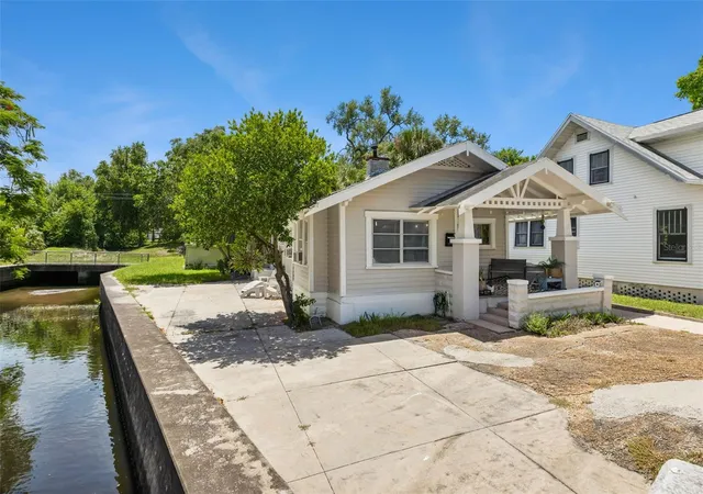 Photo 3 of Single family home for sale at 558 10th Ave S, St Petersburg, FL 33701 | MLS# O6435432 | Listing updated on 2026-09-16
