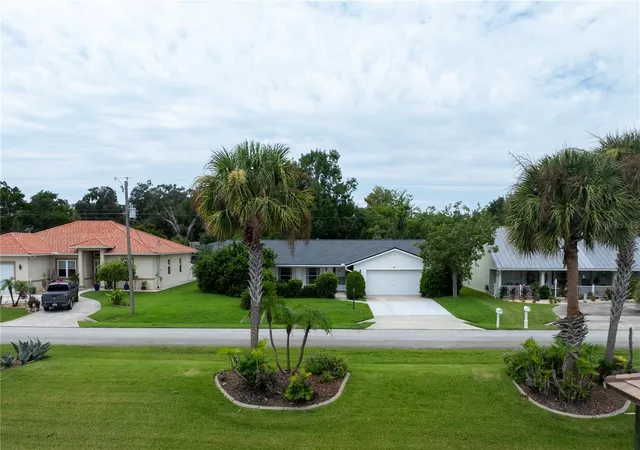 1st image of 28 Fleming Ct, Palm Coast, FL 32137 | MLS# FC320857