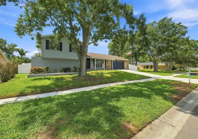 2nd image of 15868 Country Lake Dr, Tampa, FL 33624 | MLS# W7888793