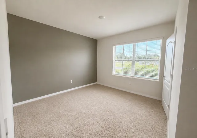 Photo 3 of Single family home for sale at 233 Tiffany Ct, Kissimmee, FL 34758 | MLS# S5156032 | Listing updated on 2026-10-03
