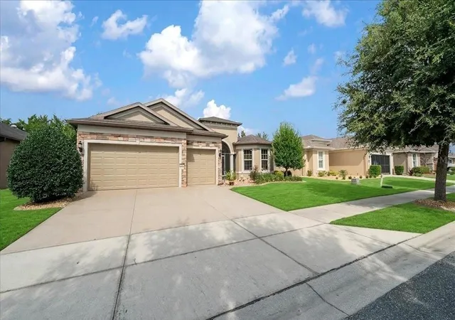Photo 2 of Single family home for sale at 7646 Sw 100th Ct, Ocala, FL 34481 | MLS# OM730816 | Listing updated on 2026-08-28