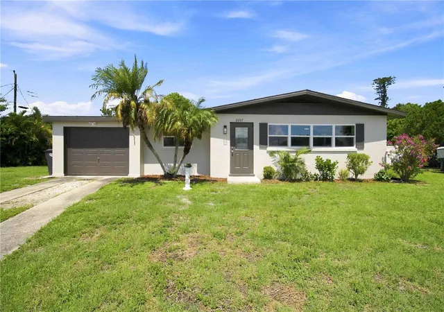 2nd image of 2057 Garden Pkwy, Bradenton, FL 34205 | MLS# A4703632