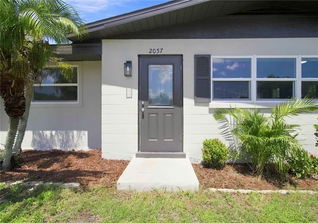 3rd image of 2057 Garden Pkwy, Bradenton, FL 34205 | MLS# A4703632