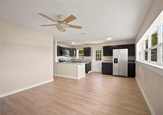 4th image of 2057 Garden Pkwy, Bradenton, FL 34205 | MLS# A4703632