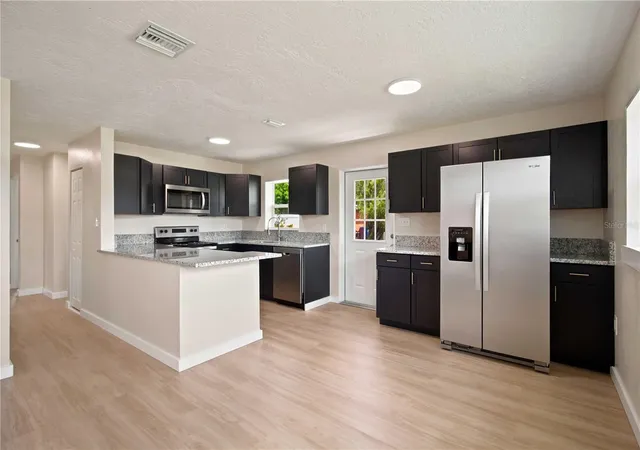 5th image of 2057 Garden Pkwy, Bradenton, FL 34205 | MLS# A4703632