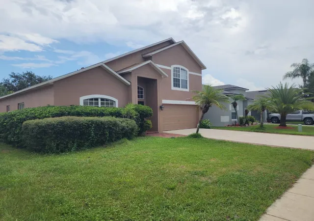 Photo 3 of Single family home for sale at 302 Clydesdale Cir, Sanford, FL 32773 | MLS# O6435469 | Listing updated on 2026-10-07