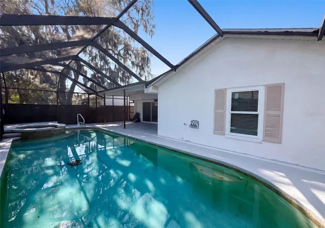 5th image of 1204 Tiger Wood Ct, Valrico, FL 33596 | MLS# O6435473