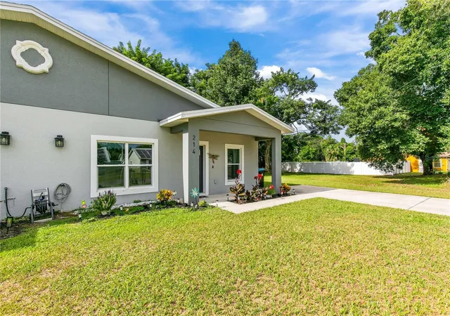 Photo 2 of Multi family home for sale at 214 W 15th St, Apopka, FL 32703 | MLS# S5156037 | Listing updated on 2026-10-03