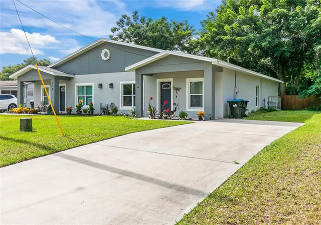 Photo 3 of Multi family home for sale at 214 W 15th St, Apopka, FL 32703 | MLS# S5156037 | Listing updated on 2026-10-03