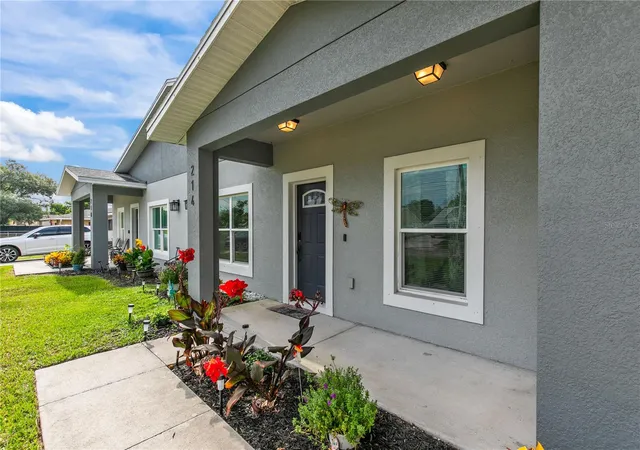 Photo 3 of Multi family home for sale at 214 W 15Th St, Apopka, FL 32703 | MLS# S5156037 | Listing updated on 2026-10-03