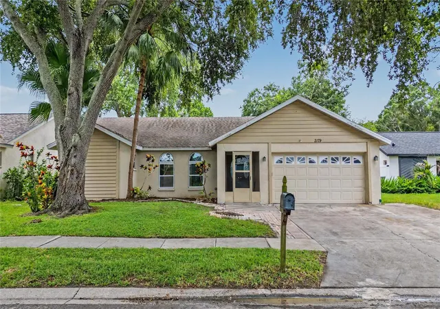 2nd image of 2179 Cypress Point Dr N, Clearwater, FL 33763 | MLS# TB8541094
