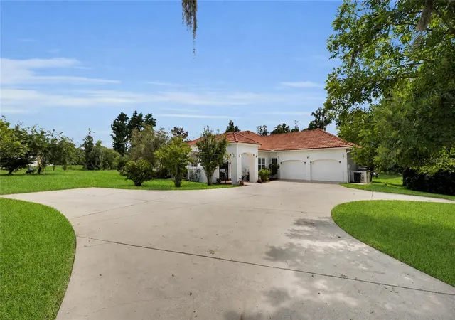 Photo 4 of Single family home for sale at 3520 SW 24th Avenue Rd, Ocala, FL 34471 | MLS# OM730820 | Listing updated on 2026-09-26