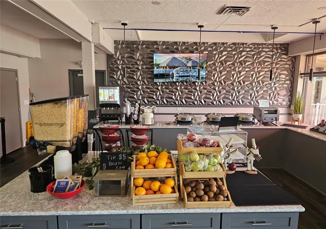 2nd image of 7150 N Tamiami Trl, SARASOTA, FL 34243