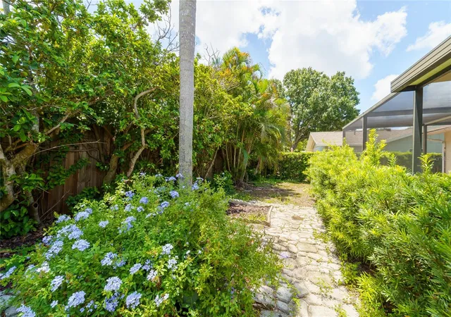 35th image of 2419 Timbercrest Cir W, Clearwater, FL 33763 | MLS# TB8541105