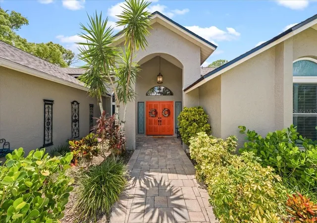 Photo 2 of Sale Pending at 2995 Exeter Dr, Clearwater, FL 33761 | MLS# TB8541126 | Listing updated on 2026-10-07