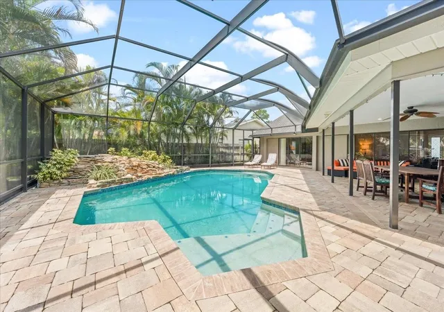 Photo 3 of Sale Pending at 2995 Exeter Dr, Clearwater, FL 33761 | MLS# TB8541126 | Listing updated on 2026-10-07