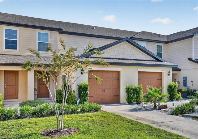2nd image of 1556 Wynford Cir, Tavares, FL 32778 | MLS# O6435519