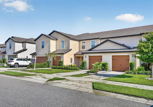 4th image of 1556 Wynford Cir, Tavares, FL 32778 | MLS# O6435519