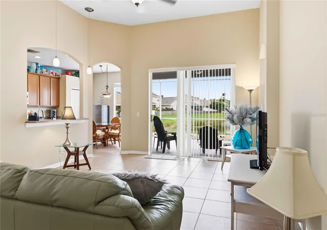 4th image of 408 Durham Shore Ct, Apollo Beach, FL 33572 | MLS# TB8541134
