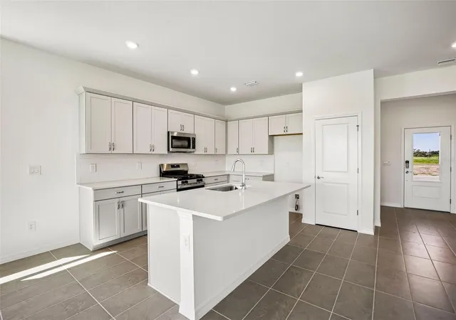 Photo 4 of Single family home for sale at 13740 Bertrand Ave, Palmetto, FL 34221 | MLS# R4911852 | Listing updated on 2026-10-01