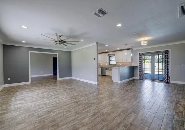 4th image of 323 Suwanee Ave, Sarasota, FL 34243 | MLS# A4703663