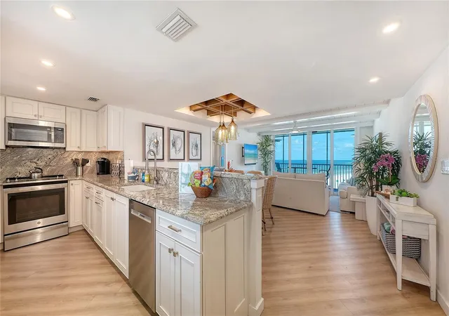 Listing Photo 5 - Condo for sale in building located at 6300 Midnight Pass Rd, Sarasota, FL 34242 - Unit #809