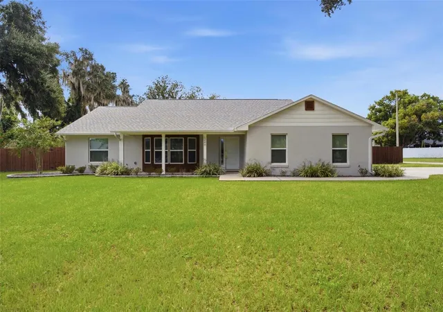 Photo 3 of Single family home for sale at 5240 Royal Oak Dr, Fruitland Park, FL 34731 | MLS# G5116757 | Listing updated on 2026-09-01