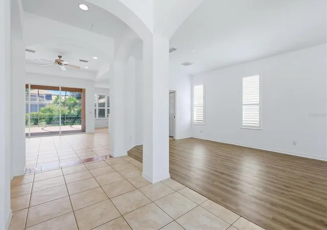 5th image of 9089 Willow Brook Dr, Sarasota, FL 34238 | MLS# N6145435