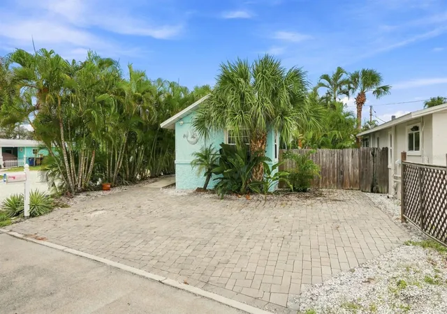 4th image of 13123 4Th St E, Madeira Beach, FL 33708 | MLS# TB8541170