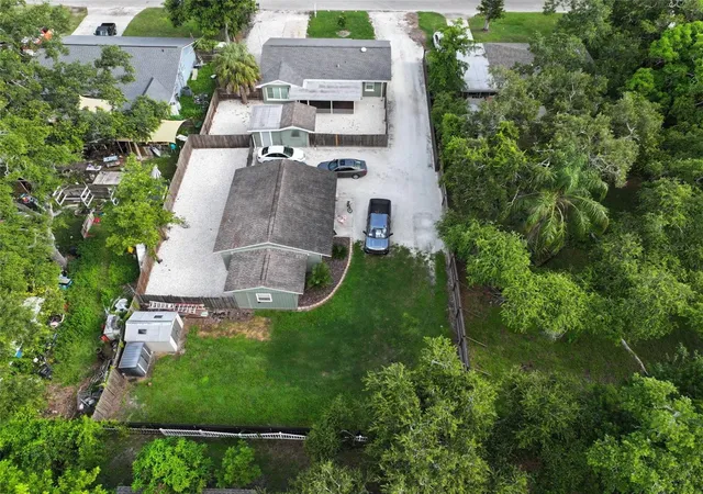 41st image of 2404 52nd Ave Dr W, Bradenton, FL 34207 | MLS# A4703673