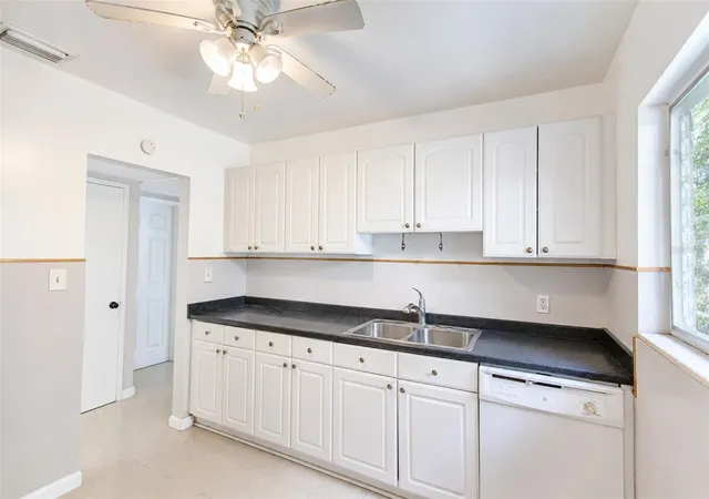 Photo 3 of Single family home for sale at 1522 Tilsen Dr, Tampa, FL 33612 | MLS# TB8541175 | Listing updated on 2026-10-07
