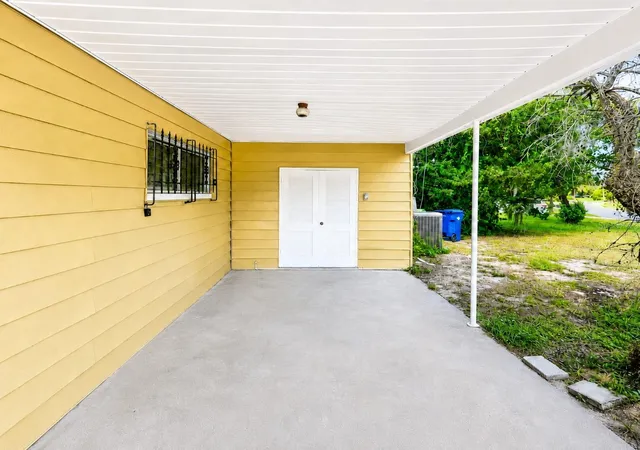 Photo 3 of Single family home for sale at 1522 Tilsen Dr, Tampa, FL 33612 | MLS# TB8541175 | Listing updated on 2026-10-07