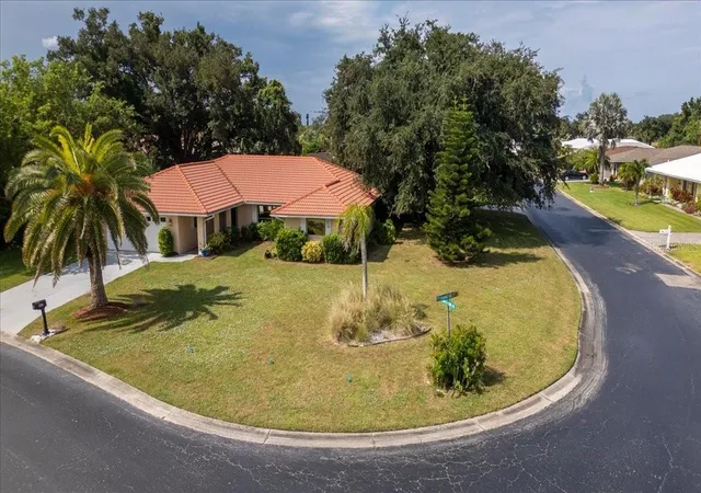 Photo 4 of Single family home for sale at 1608 Bob O Link Dr, Venice, FL 34293 | MLS# A4703674 | Listing updated on 2026-09-02