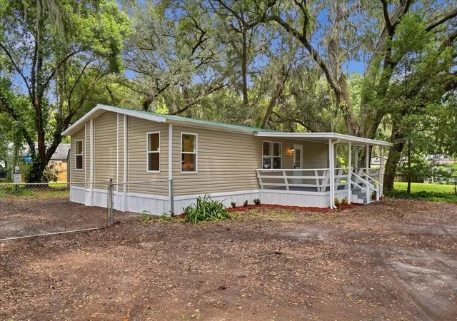 3rd image of 3206 Oakland Rd N, Lakeland, FL 33801 | MLS# L4964478