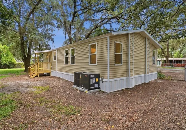 5th image of 3206 Oakland Rd N, Lakeland, FL 33801 | MLS# L4964478