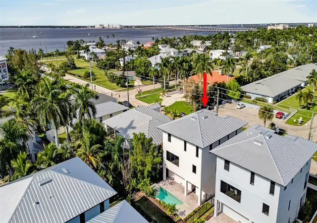Photo 3 of Single family home for sale at 207 Shreve St, Punta Gorda, FL 33950 | MLS# C7529842 | Listing updated on 2026-10-29