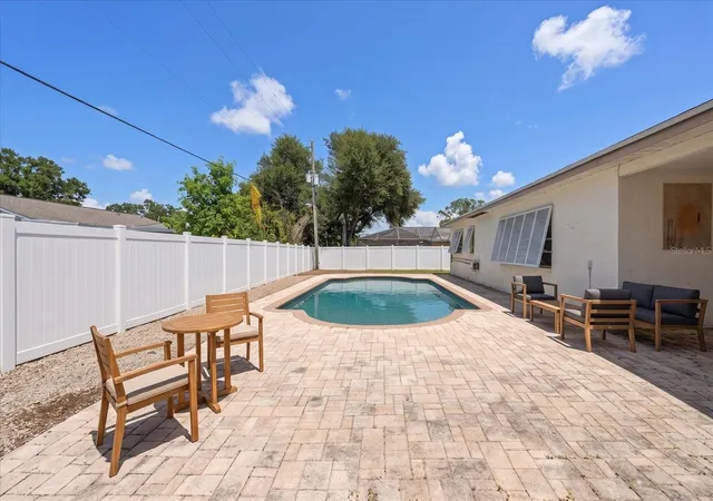 5th image of 10928 118Th St, Seminole, FL 33778 | MLS# TB8541196