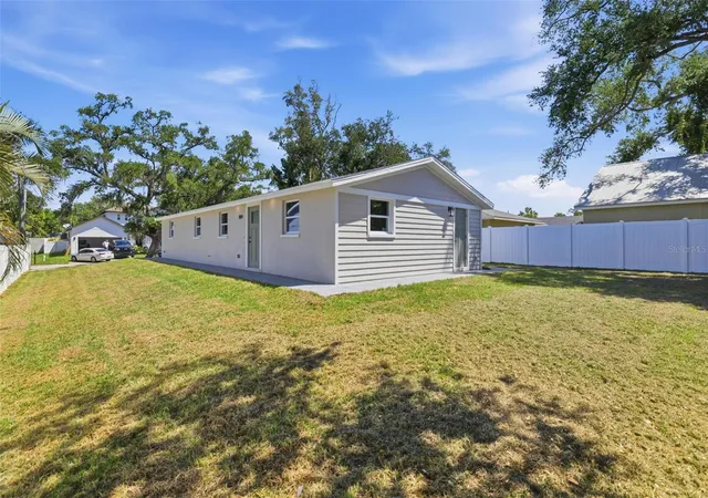 2nd image of 1802 Robinhood St, Sarasota, FL 34231 | MLS# A4703677