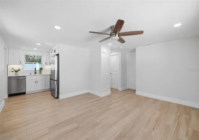 4th image of 1802 Robinhood St, Sarasota, FL 34231 | MLS# A4703677