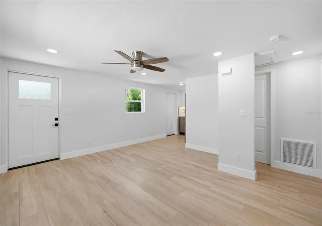 5th image of 1802 Robinhood St, Sarasota, FL 34231 | MLS# A4703677
