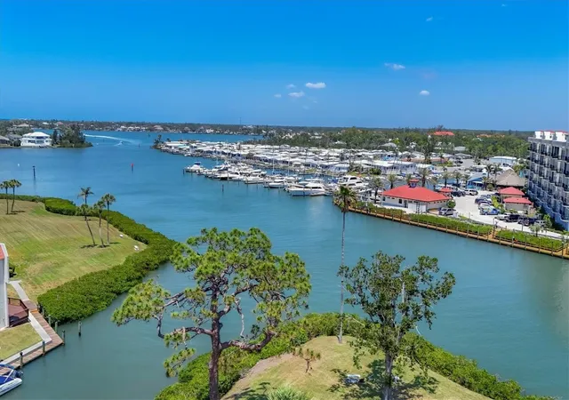 2nd image of 210 Santa Maria St, VENICE, FL 34285