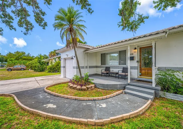 Photo 1 of Single family home for sale at 6219 Hampton Dr N, St Petersburg, FL 33710 | MLS# TB8541208 | Listing updated on 2026-08-29