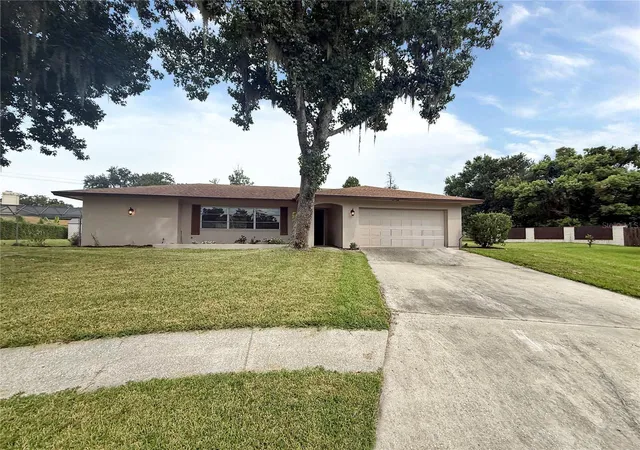 Photo 1 of Single family home for sale at 6234 Elm Sq E, Lakeland, FL 33813 | MLS# TB8541209 | Listing updated on 2026-09-08