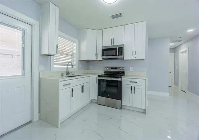 5th image of 3320 W Leroy St, Tampa, FL 33607 | MLS# TB8541220