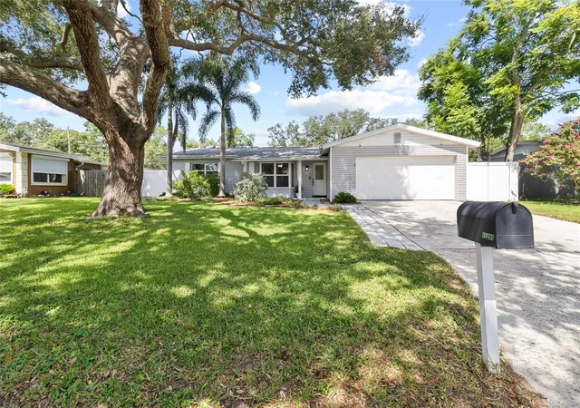 2nd image of 11290 116th St, Largo, FL 33778 | MLS# O6435601
